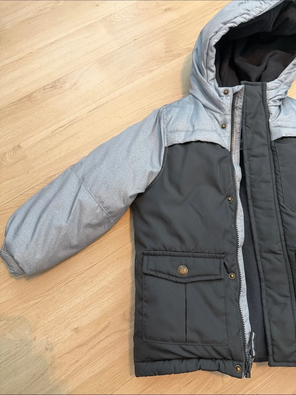 OshKosh B'gosh Kids 5 Two-Tone Hooded Puffer Jacket in Gray and Black